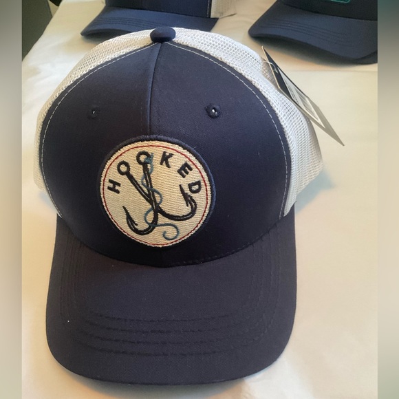 Fashion City - Men's HOOKED Patch Embroidered Baseball Cap with Meshed Back - Picture 2 of 6